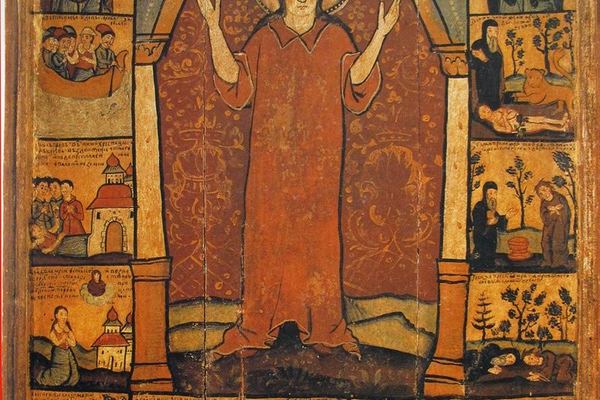 Старинная икона на деревянной доске в окладе